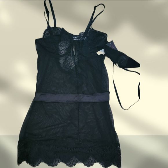 Intimate Set - Picture 2 of 8